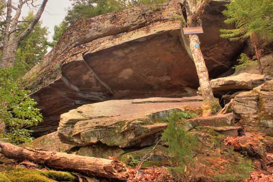 badman's cave on the escarpment trail