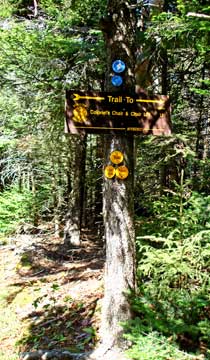 sign showing trail junction to hunter mountain ski bowl and Hunter Mountain fire tower