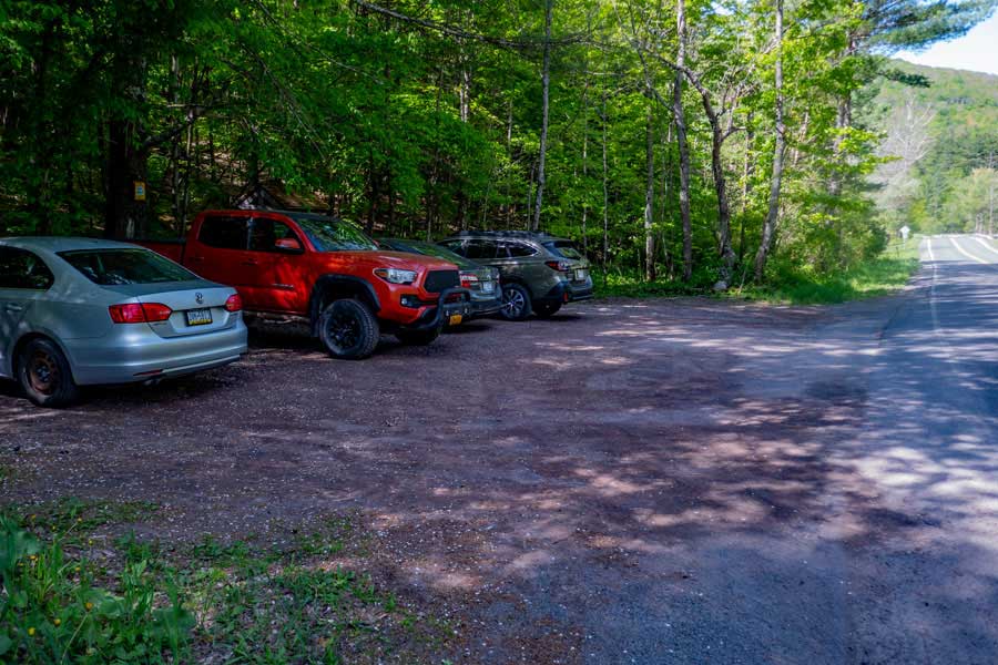 West Hunter Parking Area for St Anne and West Kill Mountain hiking the devil's path