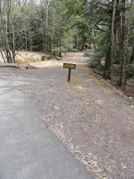 yellow trail around north south lake campground