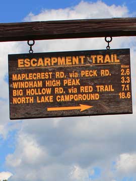 DEC sign at the beginning of the Escarpment Trail at Rt 23 to Windham High Peak