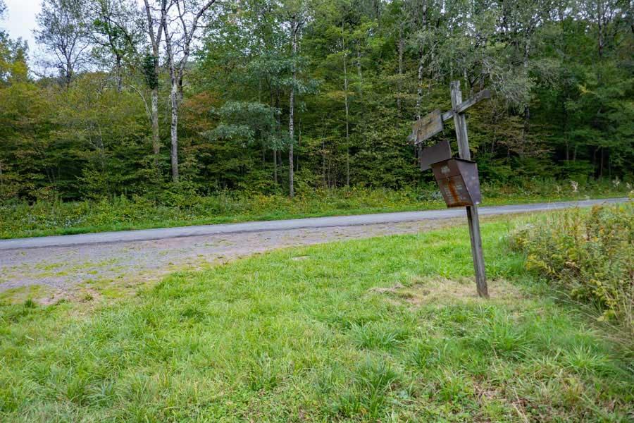 Park at the Touch-Me-Not Parking Area on Beech Hill Road for the hike to hee Middle Mountain Trail