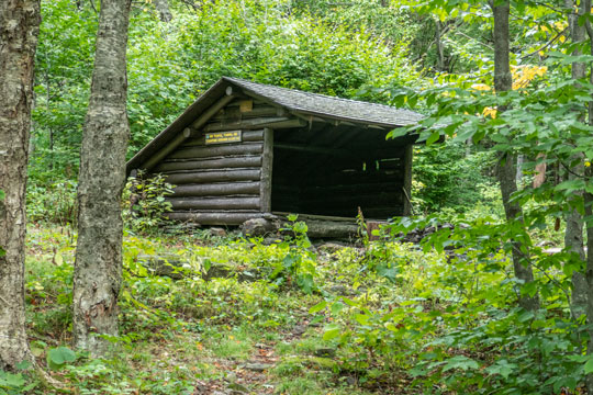 lean-to at the Mink Hollow Road pass between sugarloaf mountain and Plateau Mountain