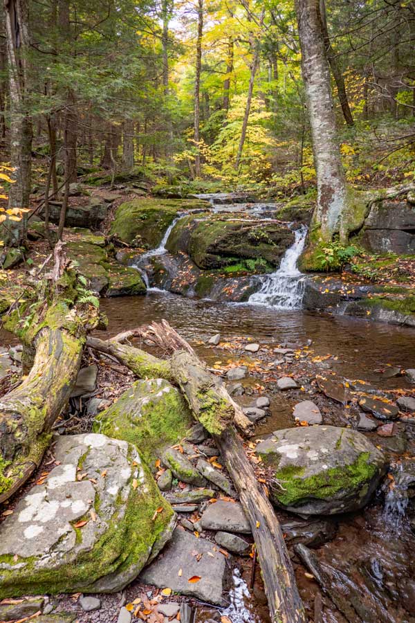 waterfalls the crosses Pecoy Notch Trail