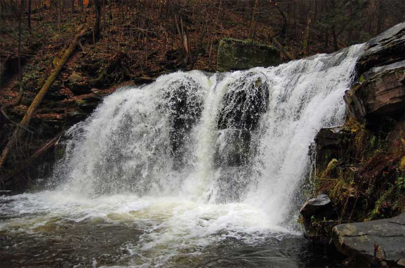 view of delmura waterfalls from the side